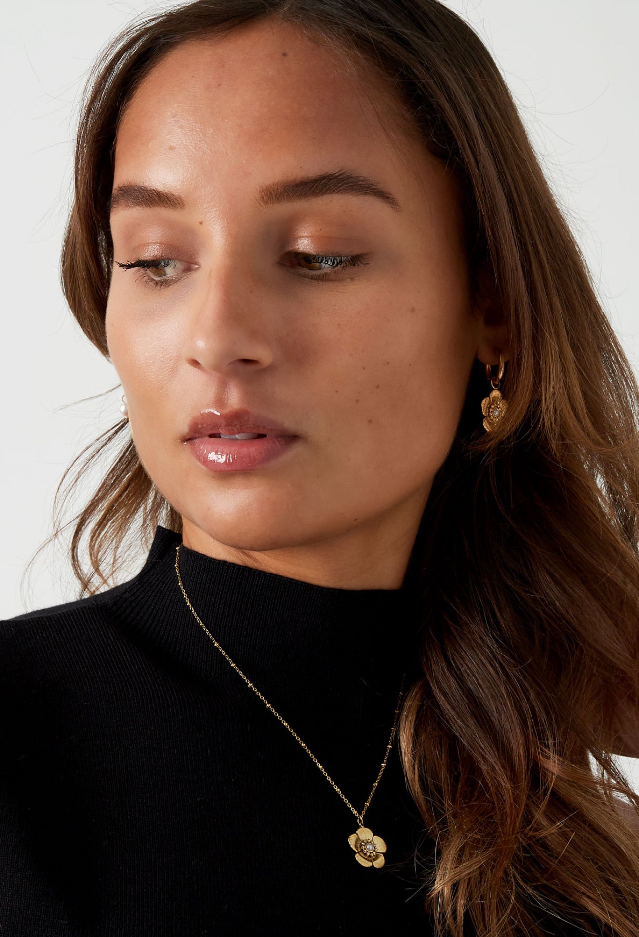 Ketting met bloem en parel