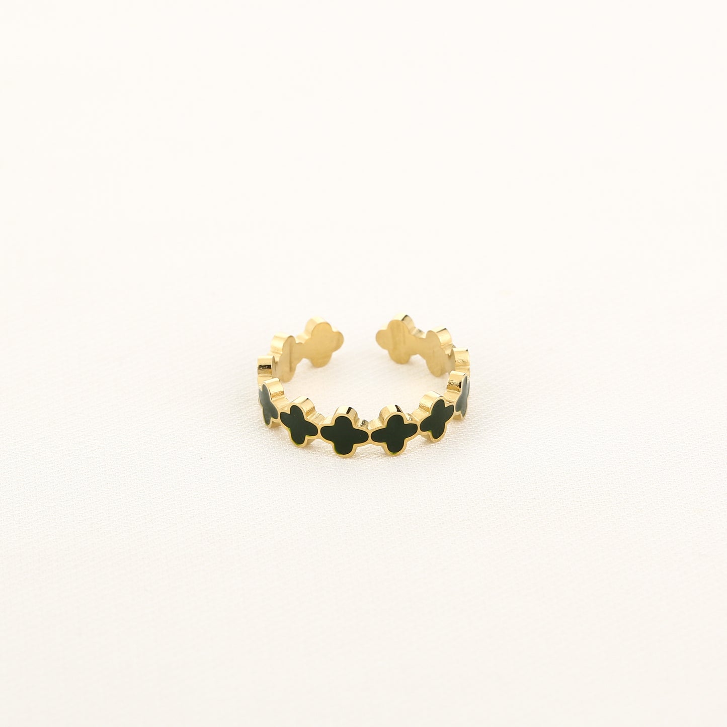Clover ring