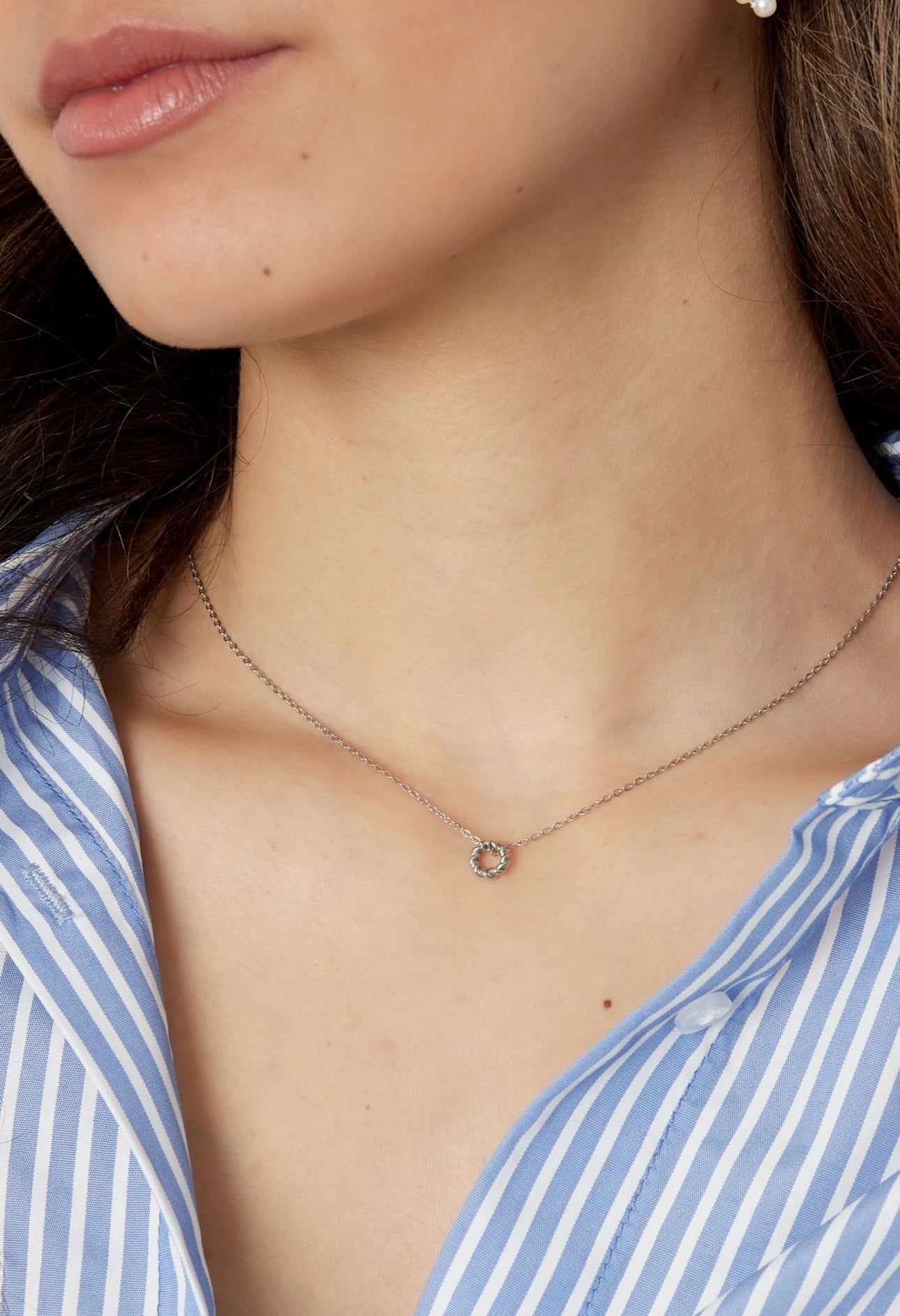 Subtiele ketting met gedraaide bedel