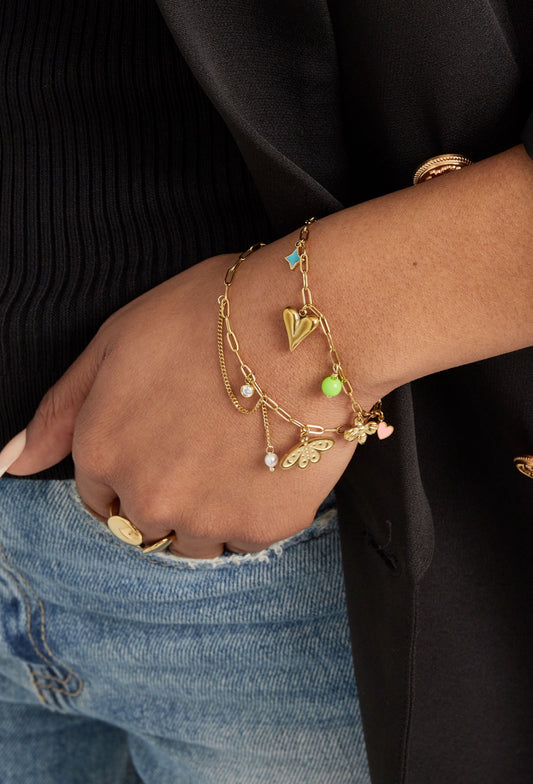 Armband met bedel vlinder en hangertje met parel en een strass steentje