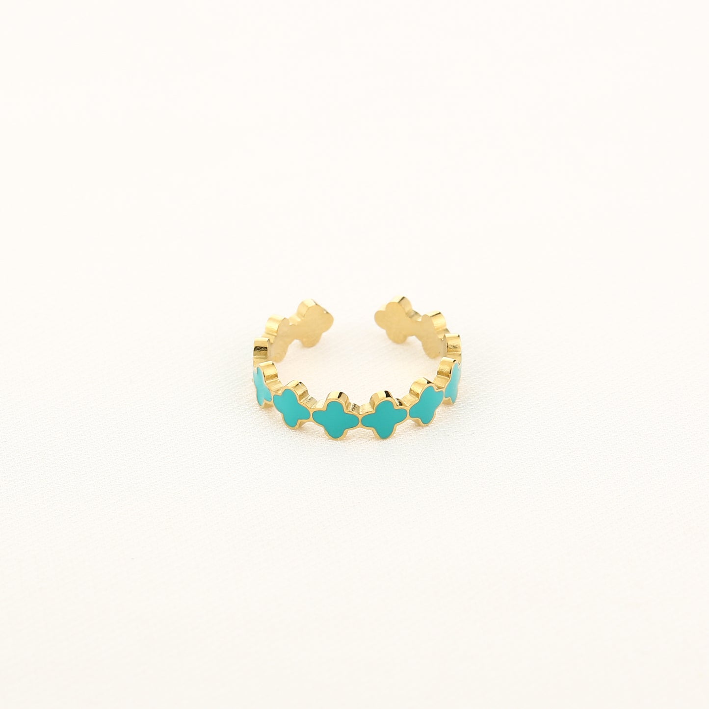 Clover ring