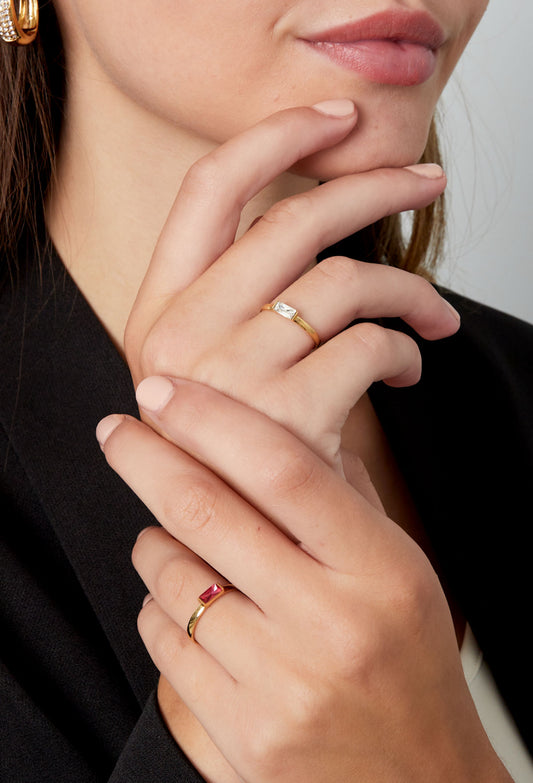 Ring met glinsterende steen