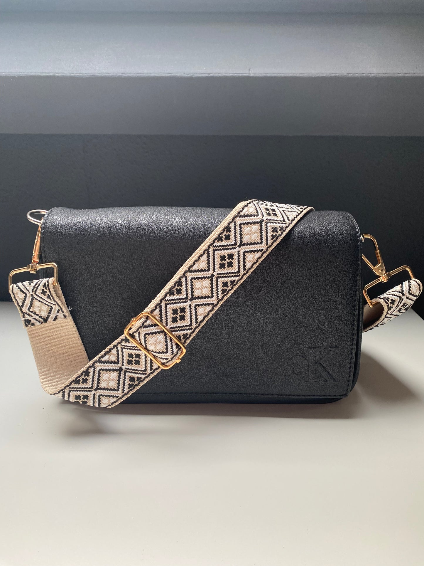 Bagstrap beige met zwarte print