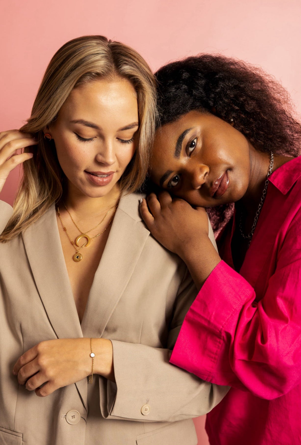 Ketting met bedel en zwart steentje