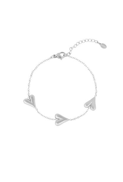 Armband met drie hartjes zilverkleur 