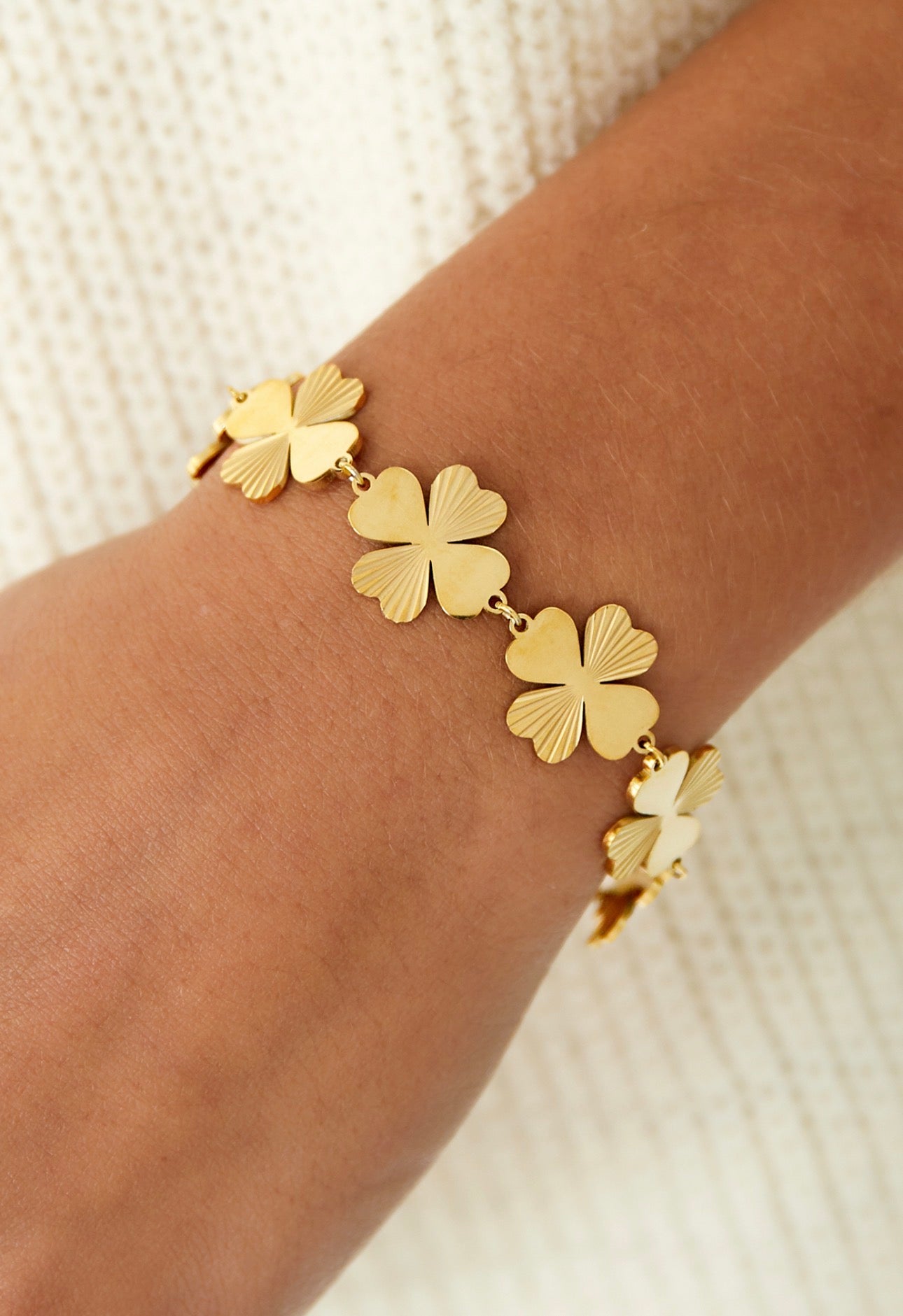 Armband met grote klavers, statement, waterproof en nikkelvrij 