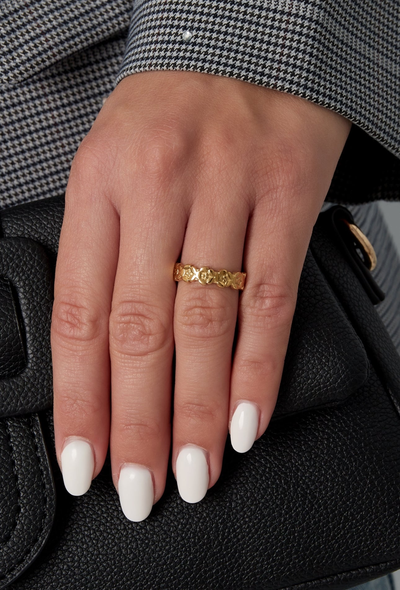Ring met bloemen structuur 