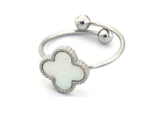 Clover ring wit