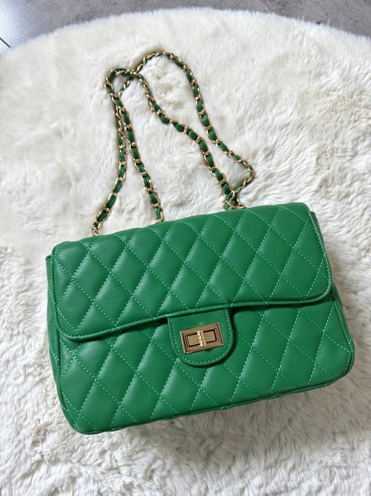 Schoudertas groen met rode binnenkant 