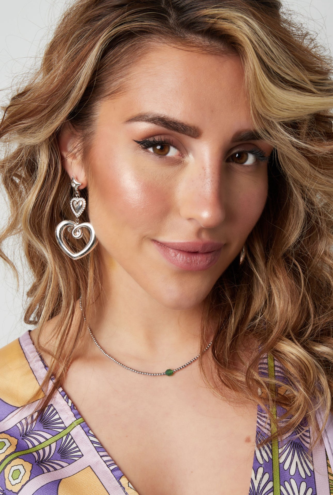 Statement oorbellen hartjes en strass zilverkleur  